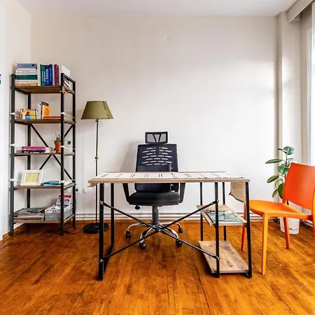Furnished And Spacious Flat In Central Kadikoy Апартаменты Стамбул