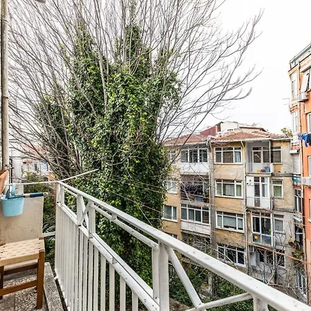 Furnished And Spacious Flat In Central Kadikoy *