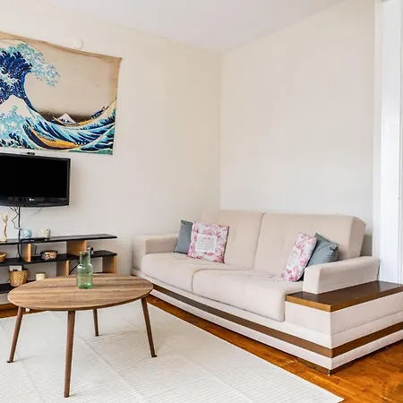 Furnished And Spacious Flat In Central Kadikoy Istanbul