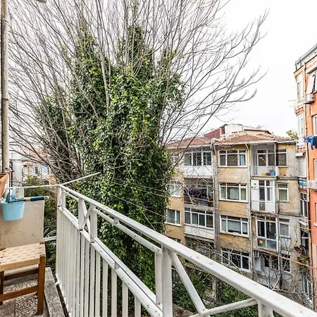 Furnished And Spacious Flat In Central Kadikoy *